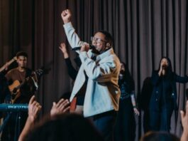 «Abba Padre»: El nuevo tema con el que Denny de Jesús transforma su dolor en fe