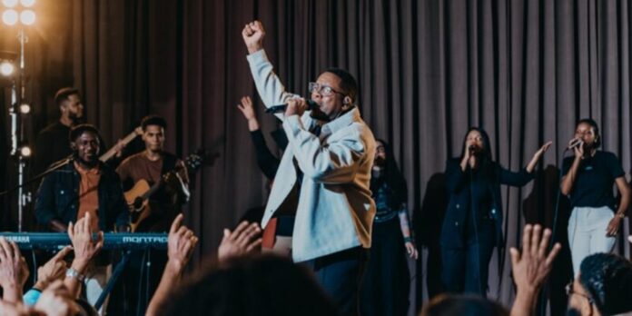 «Abba Padre»: El nuevo tema con el que Denny de Jesús transforma su dolor en fe